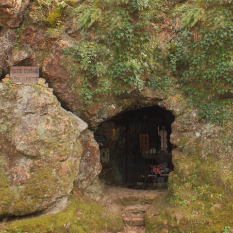Grotto pere de montfort mervent forest vendee