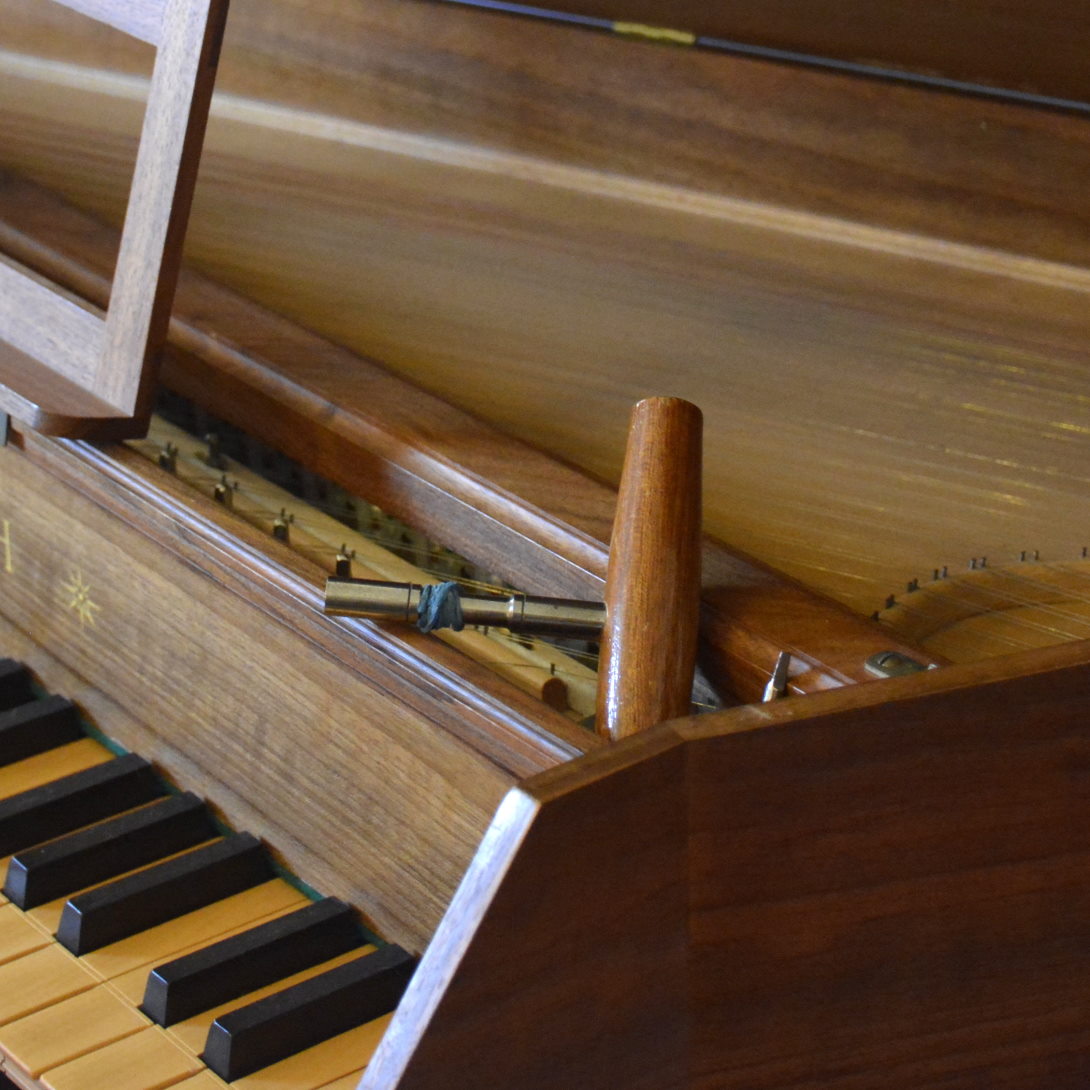 Arnold Dolmetsch harpsichord for sale in Pays de la Loire