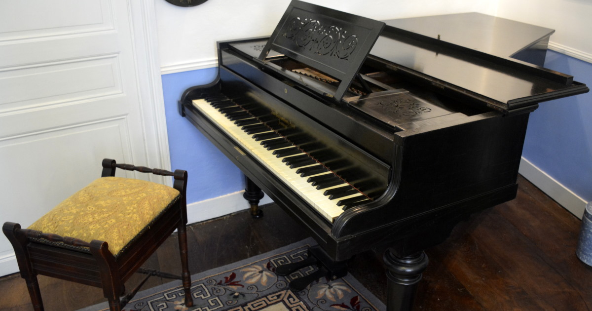 John Broadwood & Sons piano for sale in Pays de la Loire