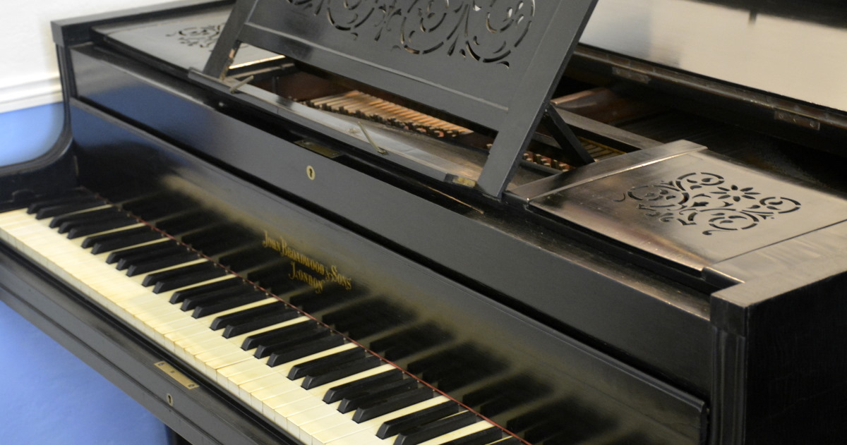 harpsichord and piano for sale in the Vendée